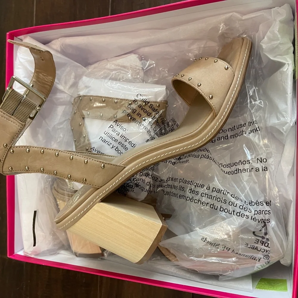 Vince Camuto - NEW in box - size 8 - NWT - Picture 3 of 11